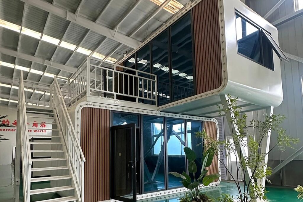 Apple Cabin F2 Rooftop Balcony